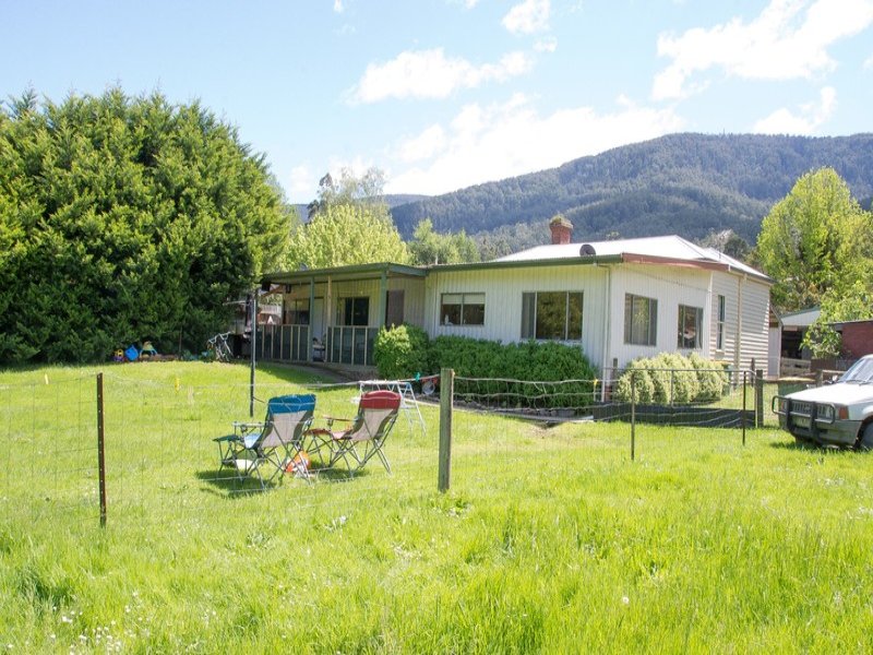 18 Woods Point Road, Warburton, VIC 3799