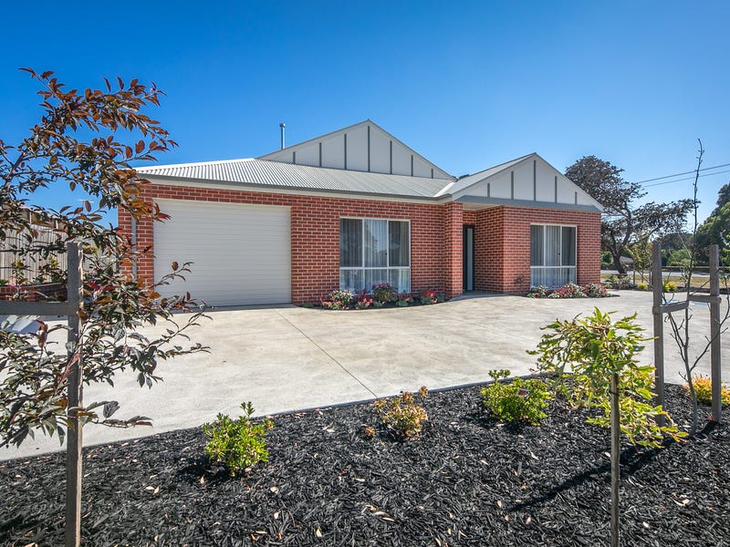 27 Main Street, Romsey, Vic 3434 Property Details