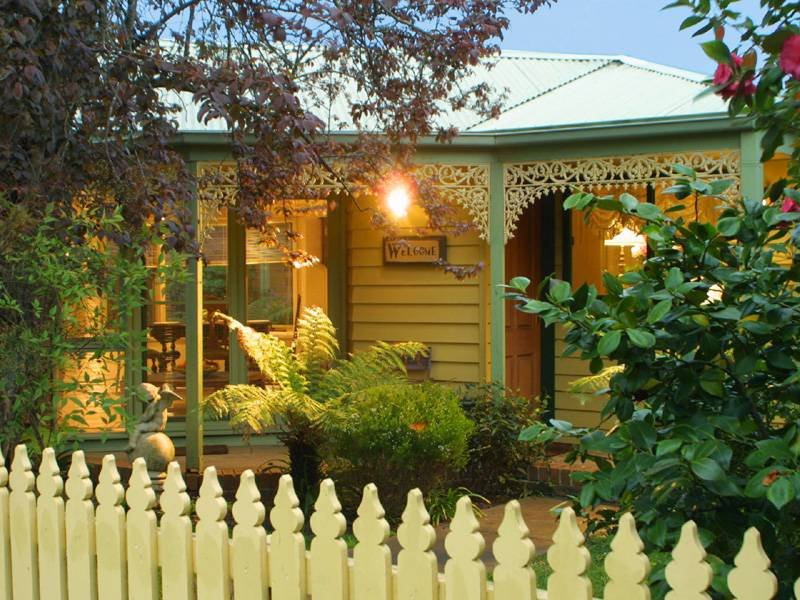 2/53 Peel Street, Berwick, VIC 3806