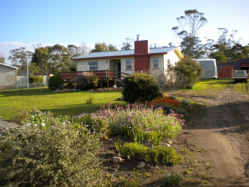 12 Barton Avenue, Triabunna, Tas 7190 Property Details
