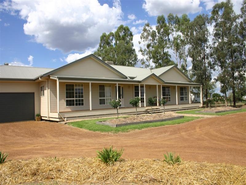 38 Sandalwood Avenue West, Dalby, Qld 4405 Property Details