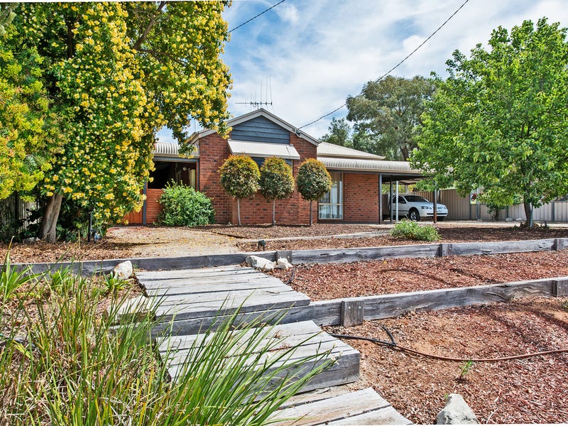 137 Lakeside Drive, Lake Boga, VIC 3584