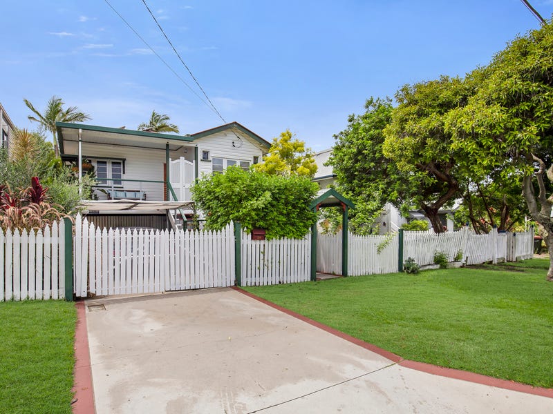 24 Donald Street, Woody Point, QLD 4019