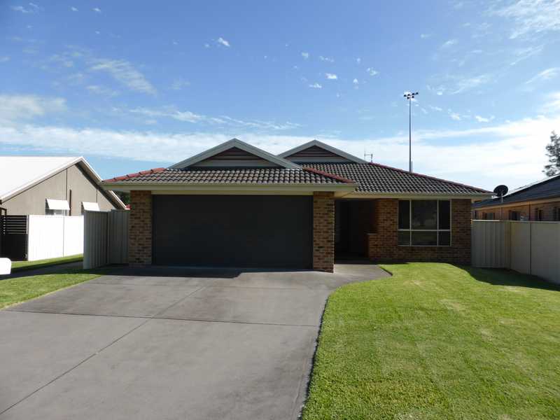 8 Laguna Court, Black Head, NSW 2430