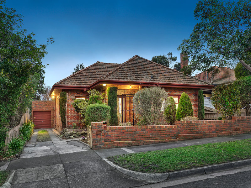 15 Wallace Road, Burwood, VIC 3125