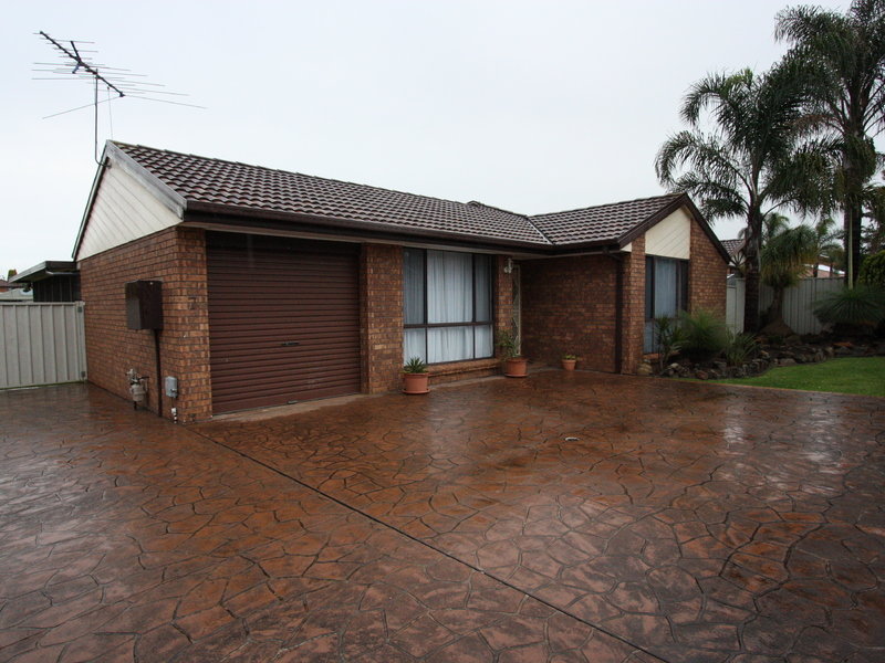 7 Shannon Place, Kearns, NSW 2558