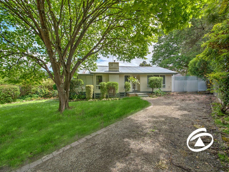 8 Hazeldene Court, Berwick, Vic 3806 Property Details