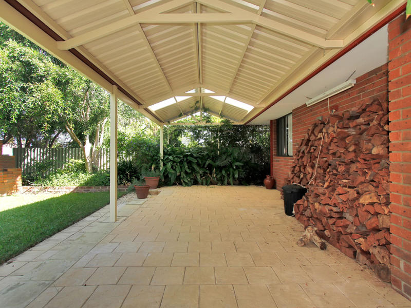 8 Southern River Road, Gosnells, WA 6110 Property Details