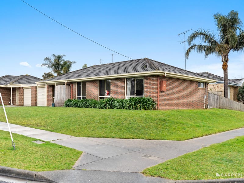 19 Dunbarton Drive, Pakenham, Vic 3810 Property Details