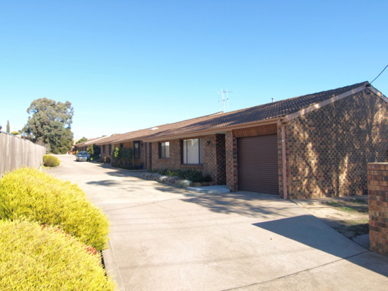 4/63 MacQuoid Street, Queanbeyan, NSW 2620 Property Details