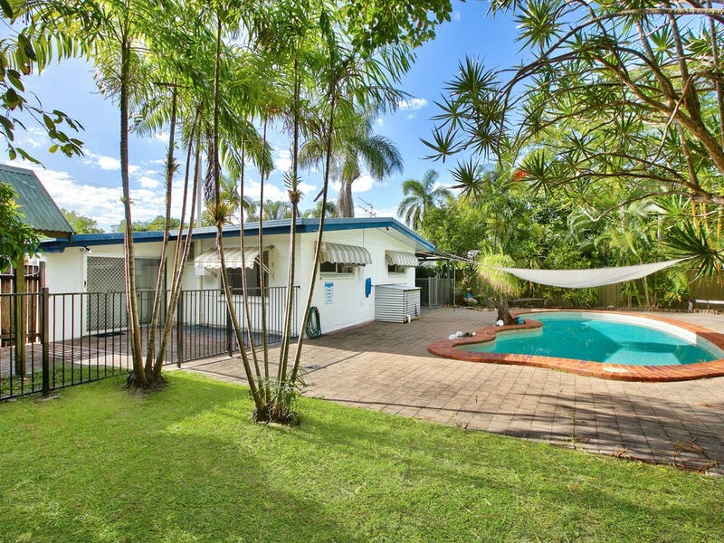 29 Bamboo Street, Holloways Beach, QLD 4878