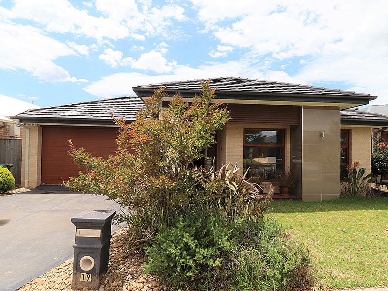 19 Calypso Drive, Mickleham, VIC 3064