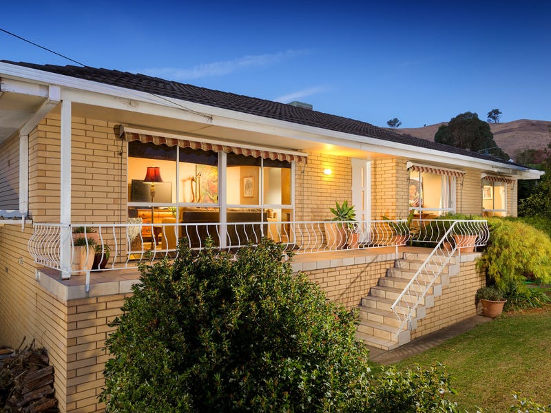 17 Hillcrest Avenue, Bellbridge, VIC 3691