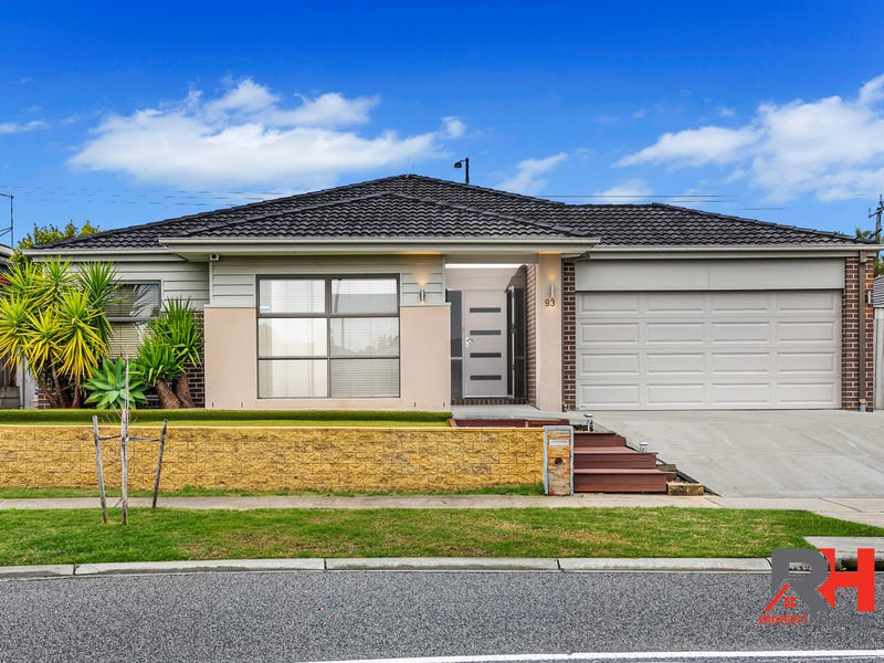 93 Malua Circuit, Sandhurst, Vic 3977 House for Sale