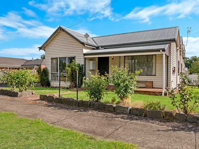 82 Watton Street, Penshurst, Vic 3289 Property Details