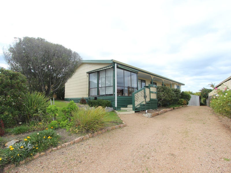 13 Uplands Avenue, Lakes Entrance, VIC 3909