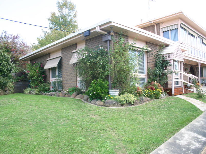 1/4 Mcculloch Avenue, Warragul, VIC 3820