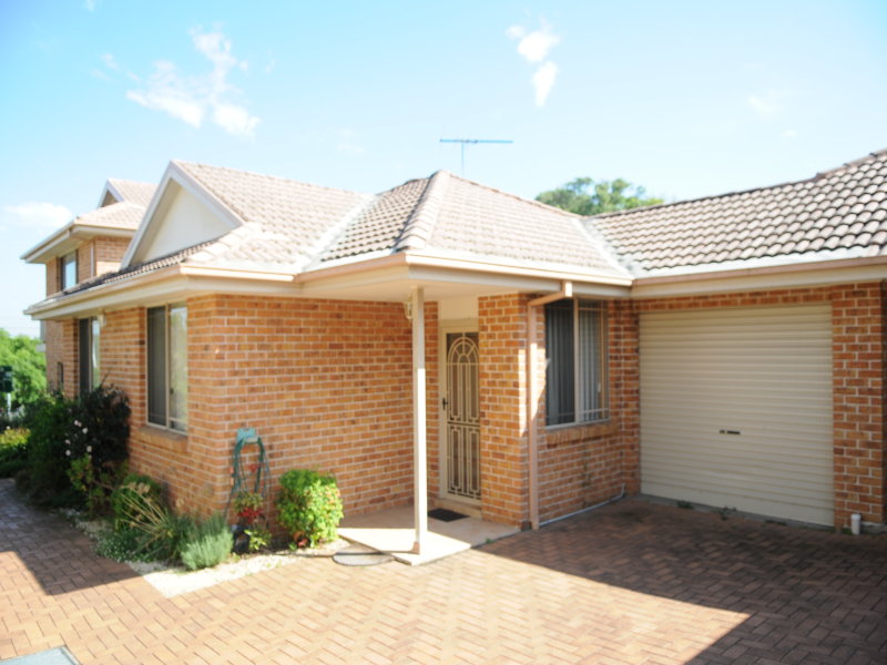 2/843 Henry Lawson Drive, Picnic Point, NSW 2213