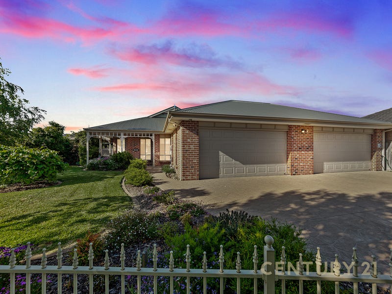 5 Carrington Drive Pakenham Vic 3810 Property Details