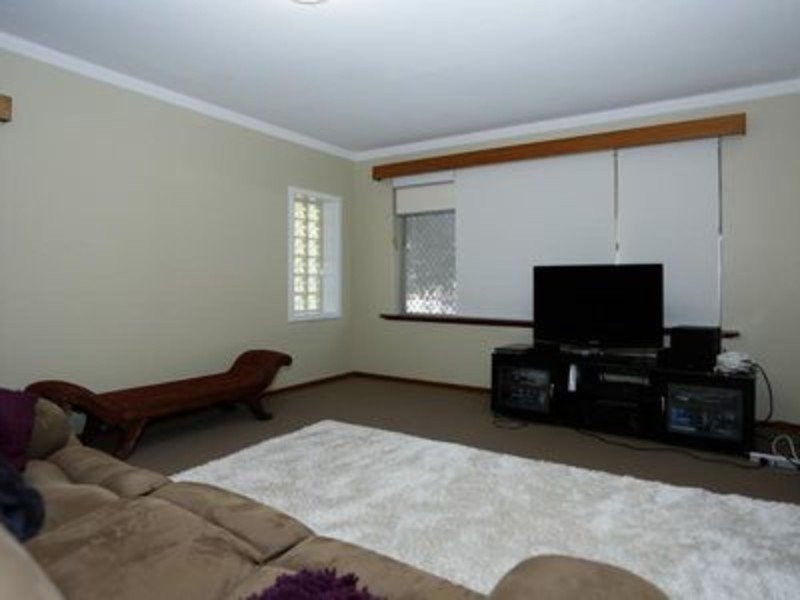 2 Ellersdale Avenue, Warwick, WA 6024