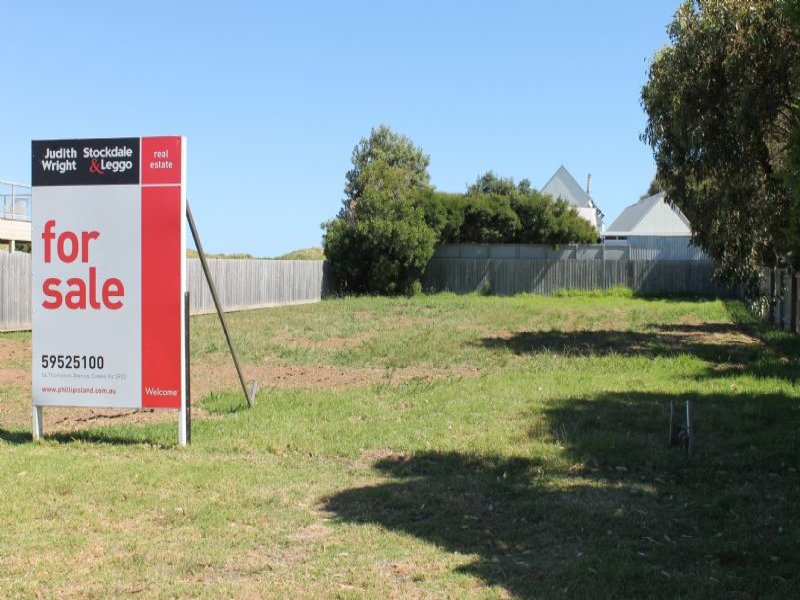 21 Page Avenue, Surf Beach, VIC 3922