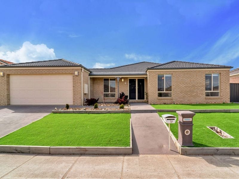 19 Eucumbene Road, Manor Lakes, VIC 3024