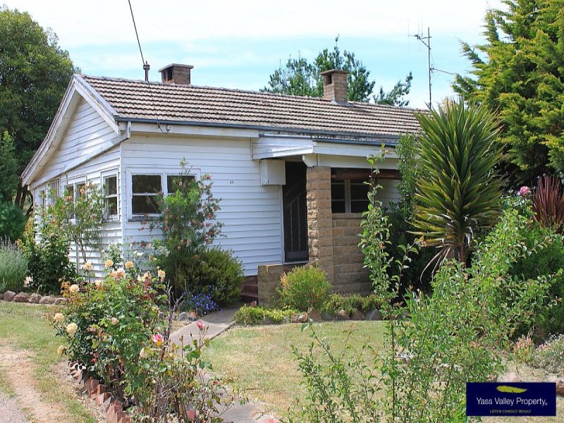 27 Laidlaw Street, Yass, NSW 2582