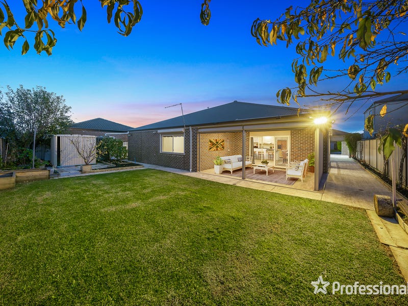 11 Speranza Place, Lynbrook, Vic 3975 House for Sale