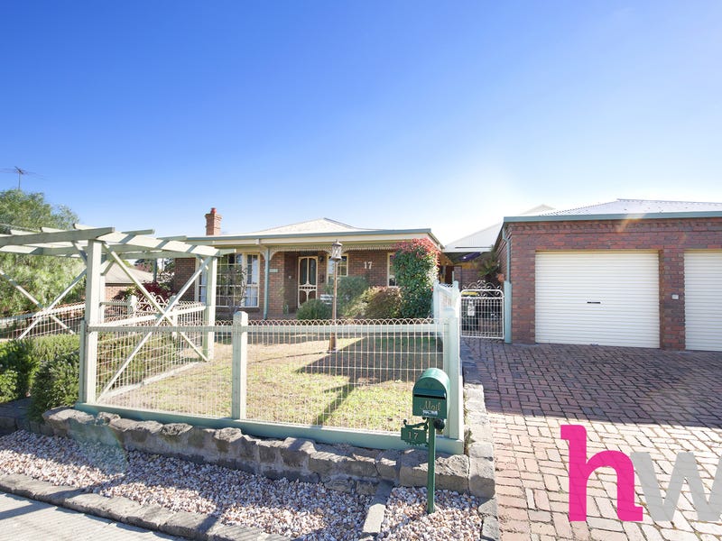17 Highmont Drive, Belmont, Vic 3216 Property Details