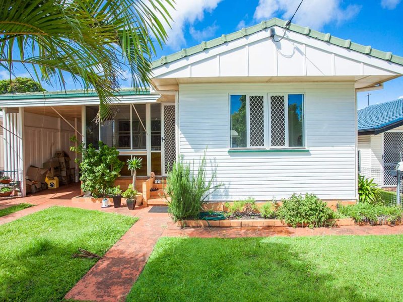 8 Brighton Street, Woody Point, QLD 4019 8 Brighton Street, Woody Point, QLD 4019