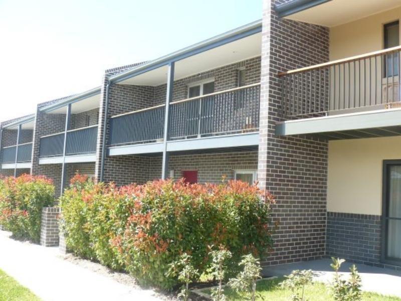 11 Boulevard Parade, Tamworth, NSW 2340 Townhouse for Rent