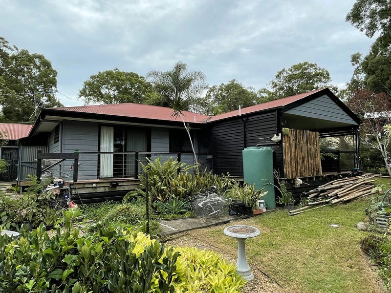 Houses for Sale in Western Rd, MacLeay Island, QLD 4184 Pg. 2