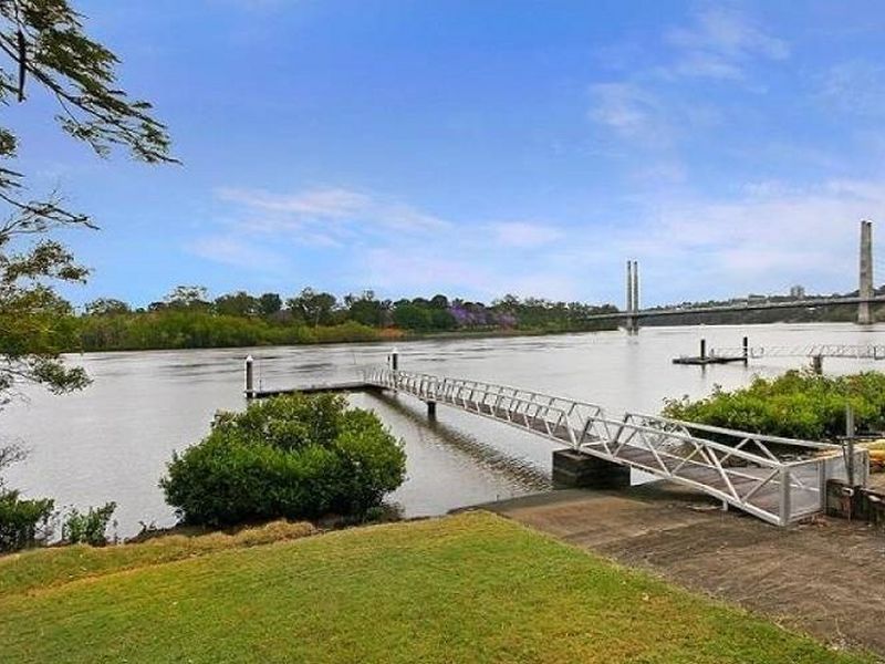 29 Brisbane Corso, Fairfield, Qld 4103 Property Details