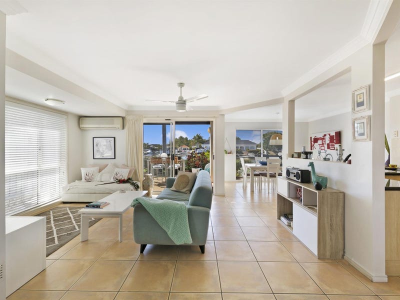 29 82 86 Lime Tree Parade Runaway Bay Qld 4216 Townhouse For