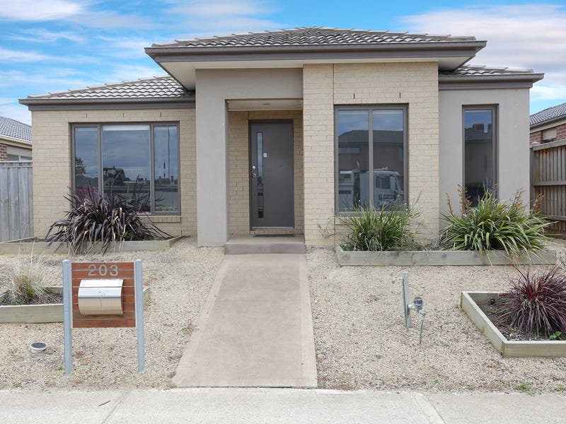 203 Saltwater Promenade, Point Cook, VIC 3030