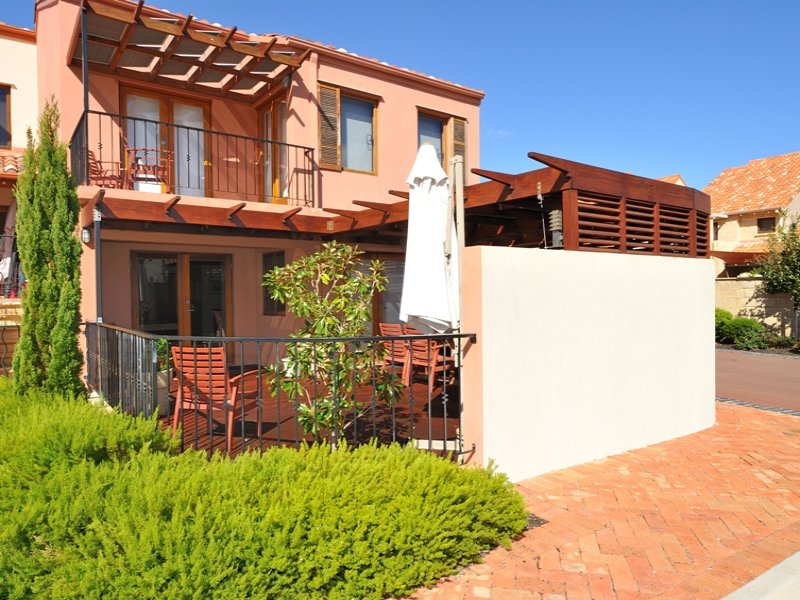 72/18 Port Quays, Port Bouvard, Wannanup, WA 6210 Property Details