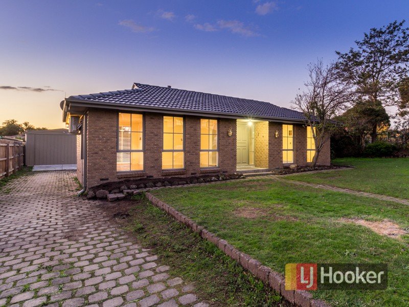 13 Pemberton Drive, Narre Warren, VIC 3805