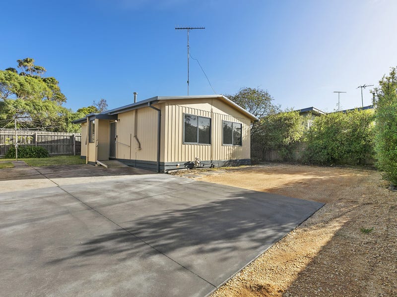 4/10 Puebla Street, Torquay, Vic 3228 Property Details