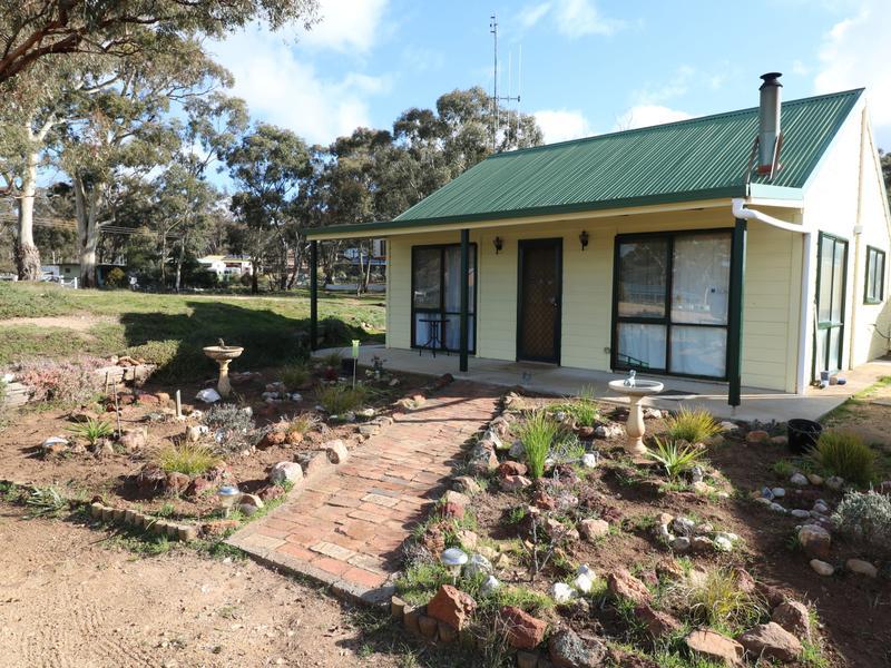 8 Hardhill Court, Wedderburn, Vic 3518 Property Details