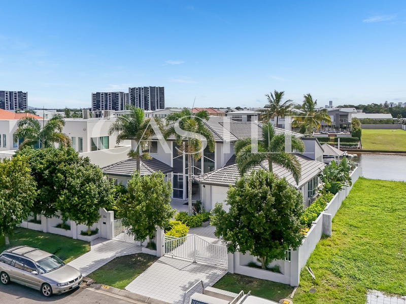 11 Cessnock Close, Mermaid Waters, QLD 4218