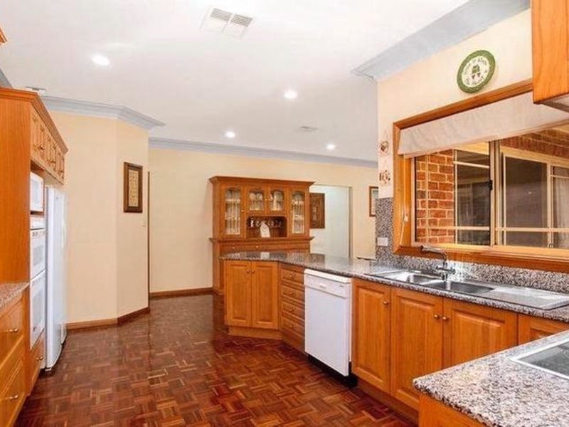 4 Lawford Close, Warners Bay, NSW 2282