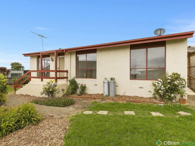 1/2 Stradbroke Cres, Surf Beach, VIC 3922
