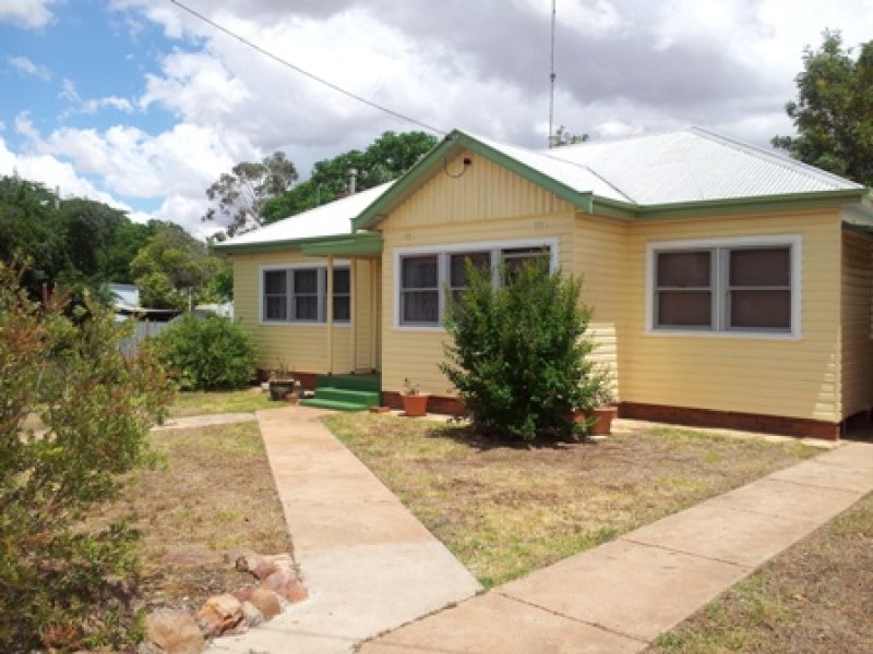 106 Boori Street, Peak Hill, NSW 2869