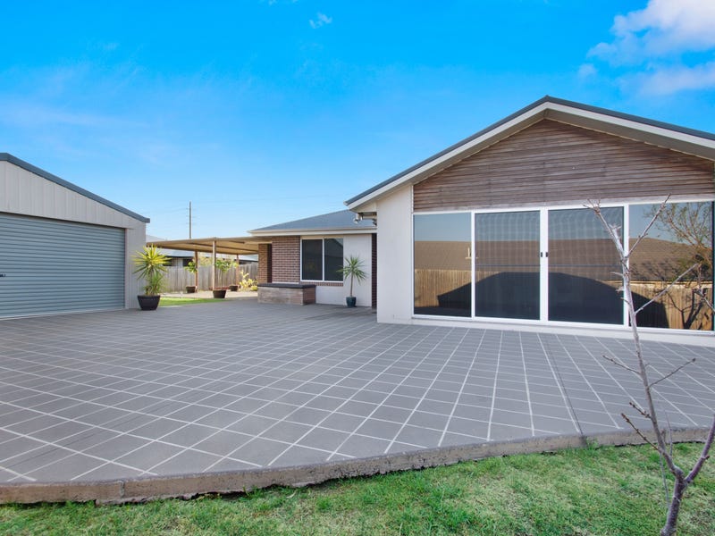 11 Sandalwood Drive, Glenvale, QLD 4350