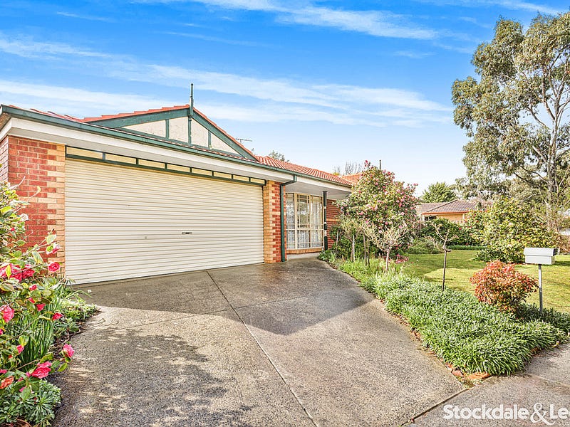 18 Balmoral Way, Pakenham, Vic 3810 Property Details