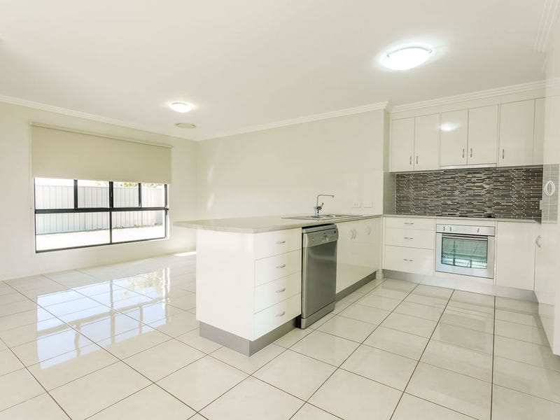 5 Ascot Court Emerald Qld 4720 Realestate Com Au