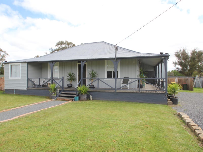 142 Miles Street, Tenterfield, NSW 2372 Property Details