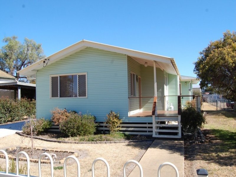 11 Devitt Street Warwick Qld 4370 Realestate Com Au