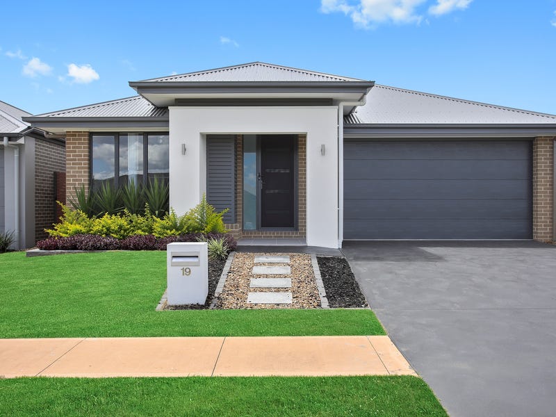 19 Fenner Terrace, Oran Park, NSW 2570