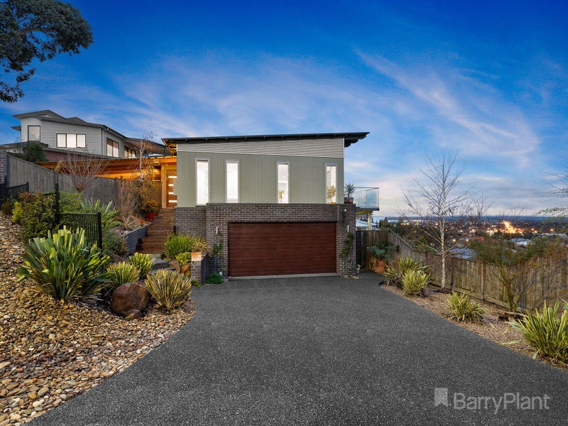 39 Highland Drive, Pakenham, Vic 3810 Property Details